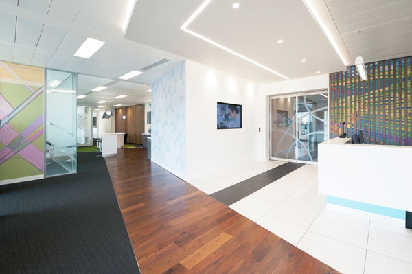 上?？萍脊巨k公樓過道如何裝修設計